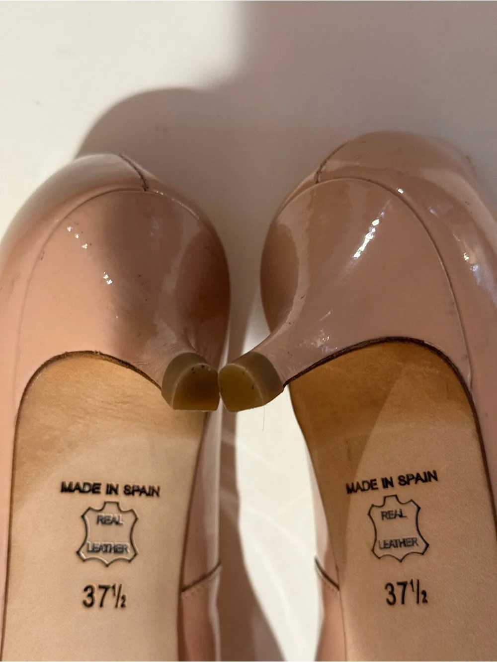 LK Bennett Beige Patent Pointed-Toe Kitten Hills Size EU 37 1/2 Made in Spain